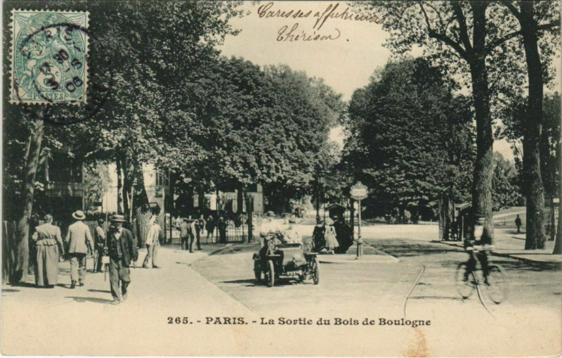 Carte postale ancienne La Sortie du Bois de Boulogne à Paris 16e
