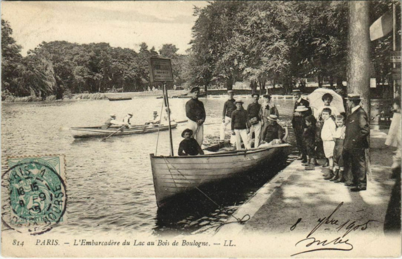Carte postale ancienne L'Embarquement du Lac au Bois de Boulogne à Paris 16e