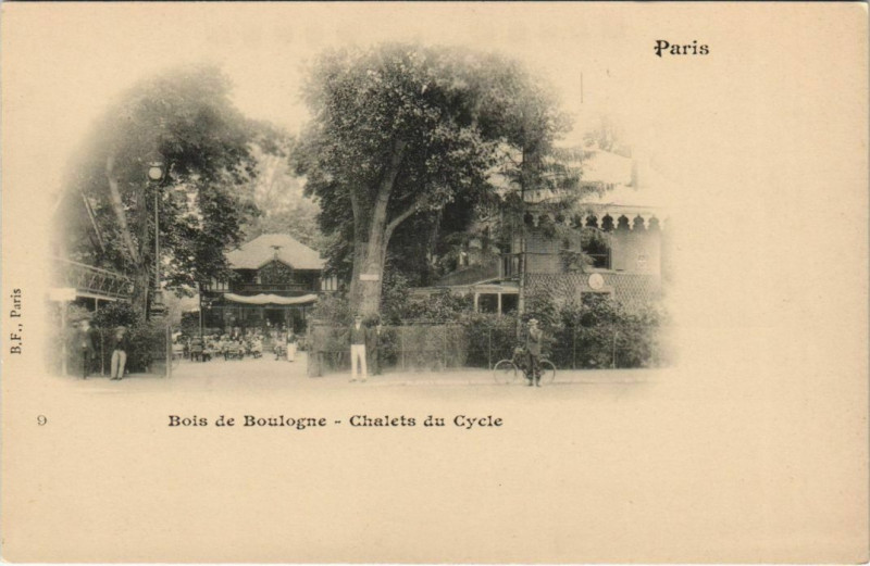 Carte postale ancienne Bois de Boulogne - Chalets du Cycle à Paris 16e