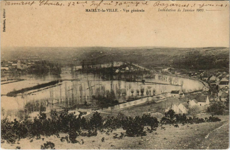 Carte postale ancienne Mailly-la-Ville Vue Generale à Mailly-la-Ville