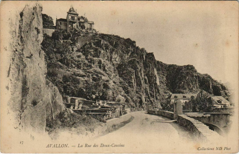 Carte postale ancienne Avallon La Rue des Deux-Cousins à Avallon