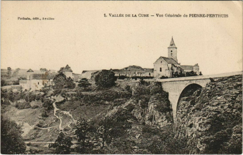 Carte postale ancienne Pierre-Perthuis Vue Generale - Vallee de la Cure à Pierre-Perthuis