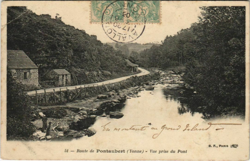 Carte postale ancienne Route de Pontaubert - Vue prise du Pont à Pontaubert