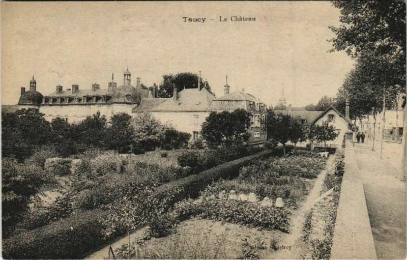 Carte postale ancienne Toucy Le Chateau à Toucy