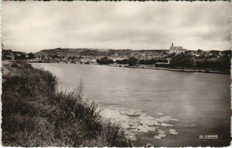 Carte postale ancienne Joigny Vue Panoramique à Joigny