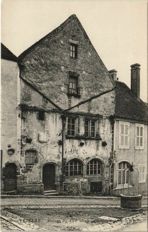 Carte postale ancienne Vezelay Maison du Xvi. Siecle dite des Solons