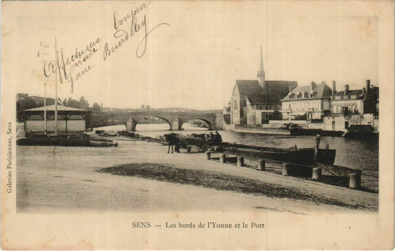Carte postale ancienne Sens Les Bords de l'Yonne et le Port à Sens