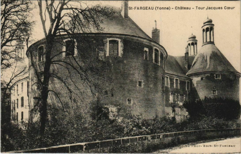 Carte postale ancienne Saint-Fargeau Chateau - Tour Jacques Coeur à Saint-Fargeau