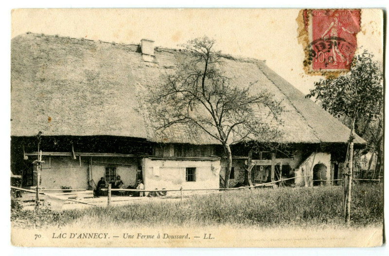 Carte postale ancienne Haute-Savoie Lac d'Annecy Une Ferme à Doussard animé à Annecy