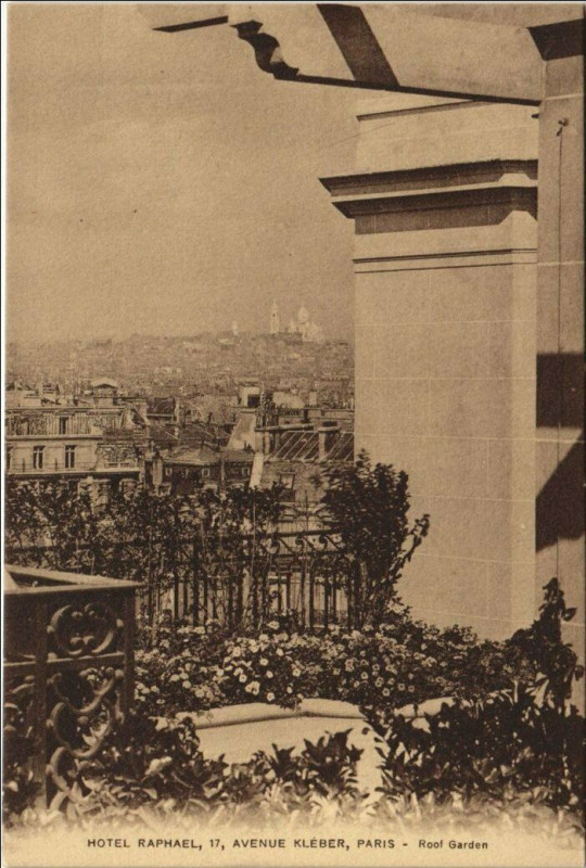 Carte postale ancienne Hôtel Raphael - Avenue Kleber - Roof Garden à Paris 16e