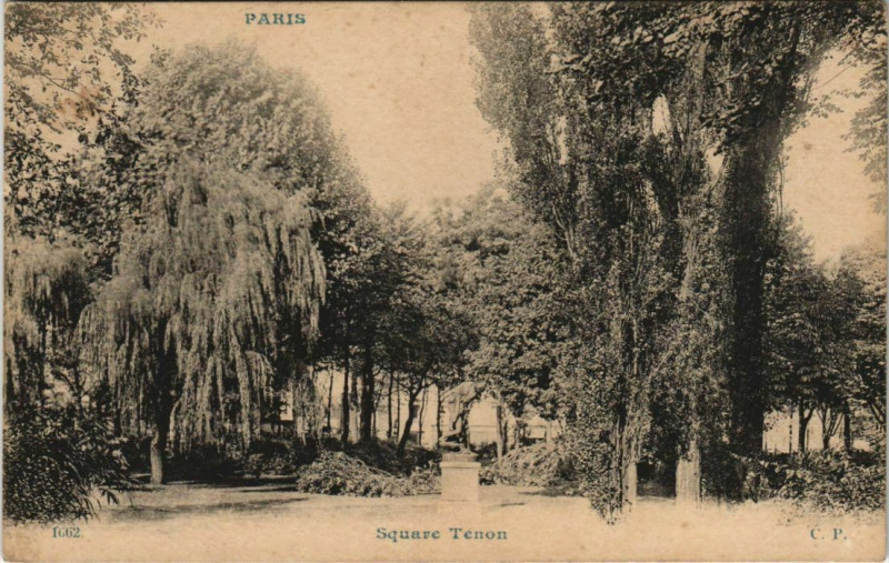 Carte postale ancienne Square Tenon à Paris 20e