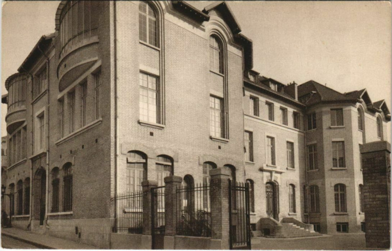 Carte postale ancienne Hôpital de la Croix Saint-Simon à Paris 20e