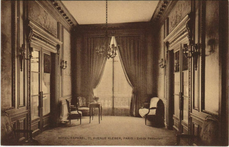 Carte postale ancienne Hôtel Raphael - Avenue Kleber - Entrée Restaurant à Paris 16e