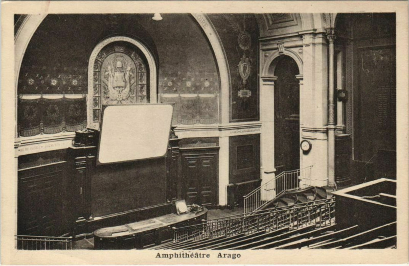 Carte postale ancienne Paris 5e 21, rue Descartes Amphithéatre Arago à Paris 5e