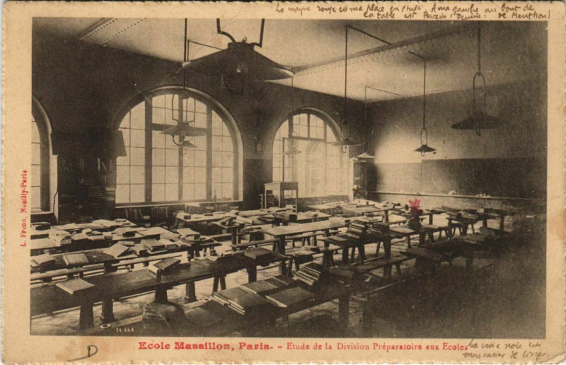 Carte postale ancienne Paris 4e Ecole Massillon Etude de la Division Préparatoire à Paris 4e