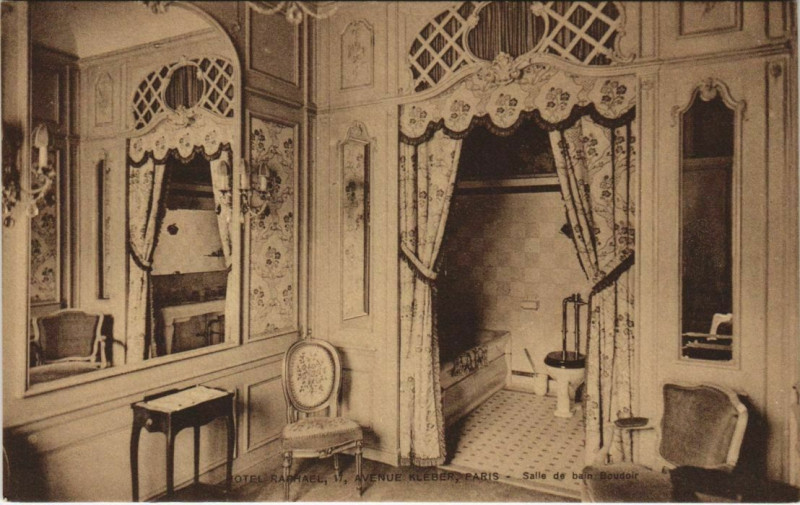 Carte postale ancienne Hôtel Raphael - Avenue Kleber - Salle de bain Boudoir à Paris 16e