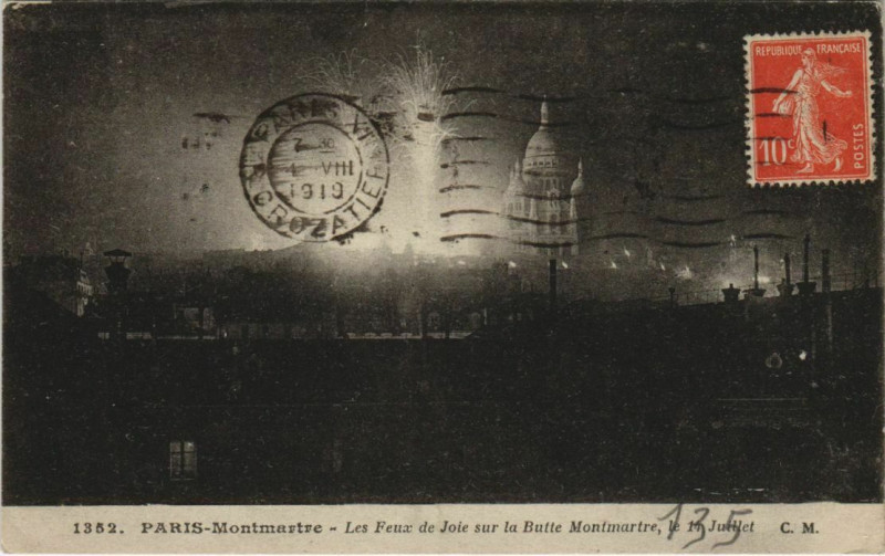 Carte postale ancienne Feux de joie tirés sur les Réservoirs de la Butte Montmartre le 14 Juillet à Paris 9e