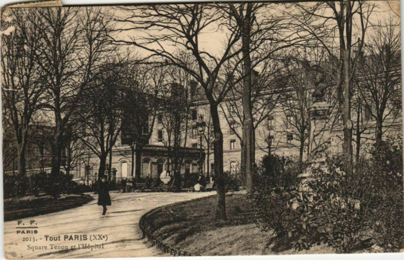 Carte postale ancienne Square Tenon et l'Hôpital à Paris 20e