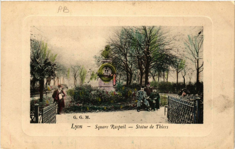Carte postale ancienne Lyon Sqaure Raspail Statue de Thiers à Lyon