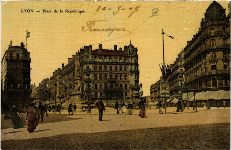 Carte postale ancienne Lyon Place de la Republique à Lyon