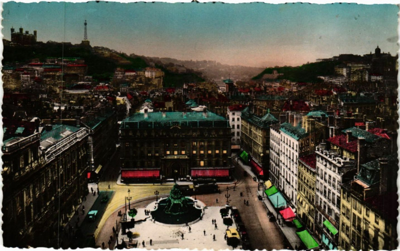 Carte postale ancienne Lyon Place des Terreaux Panorama pris de l'Hotel de Ville à Lyon