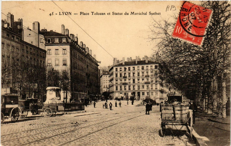 Carte postale ancienne Lyon Place Tolozan et Statue du Marechal Suchet à Lyon