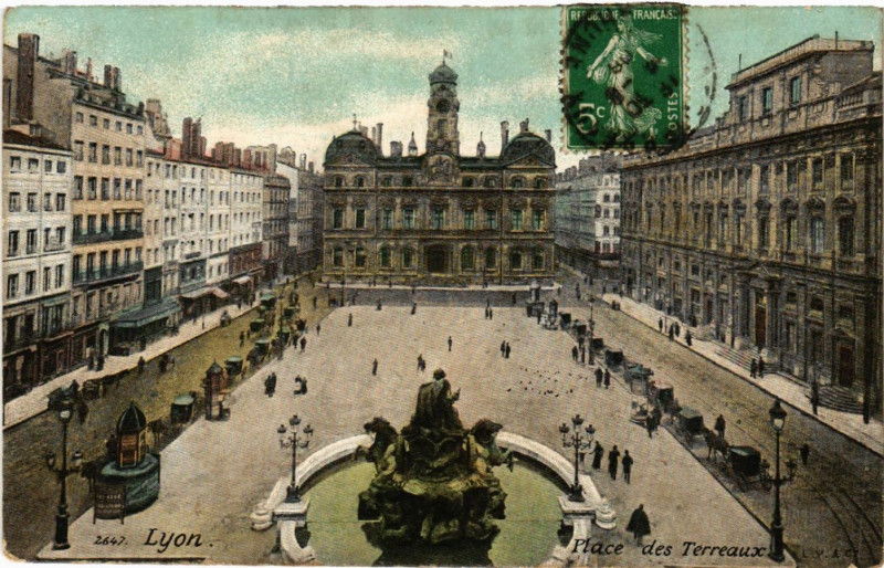 Carte postale ancienne Lyon Place des Terreaux à Lyon