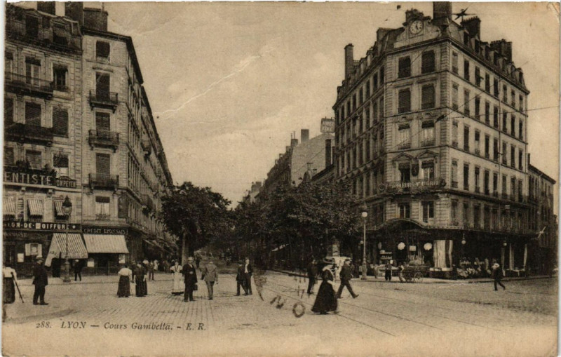 Carte postale ancienne Lyon Cours Gambetta à Cours