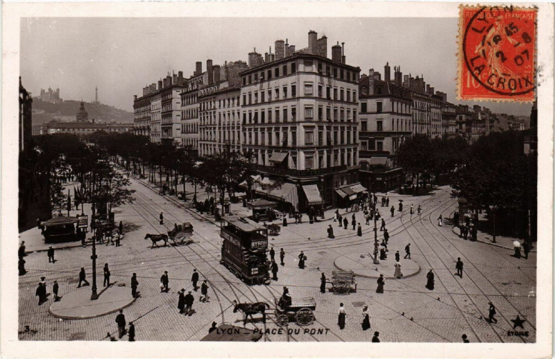 Carte postale ancienne Lyon Place du Pont à Lyon