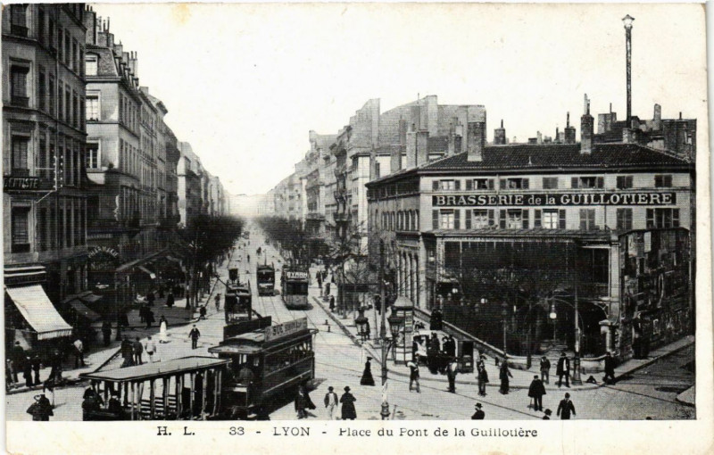 Carte postale ancienne Lyon Place du Pont de la Guillotiere à Lyon
