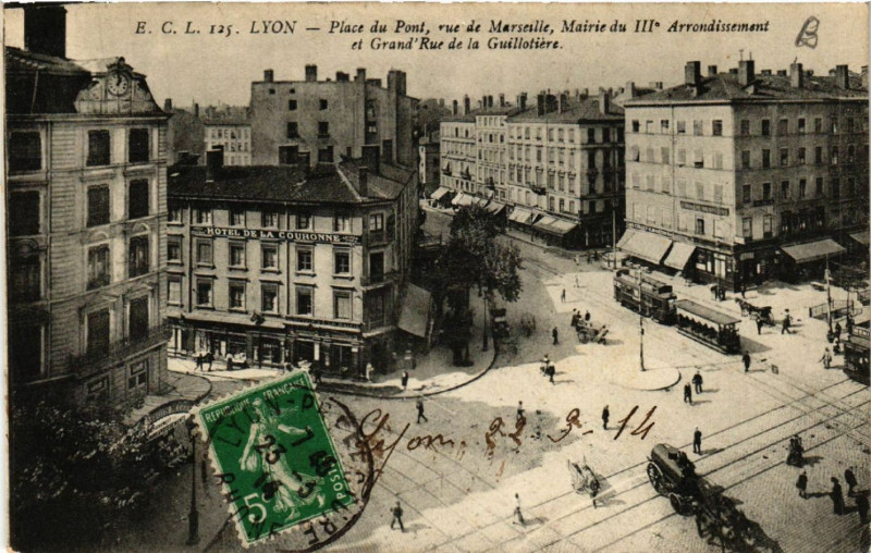 Carte postale ancienne Lyon Place du Pont rue de Marseille Mairie du Iie à Lyon