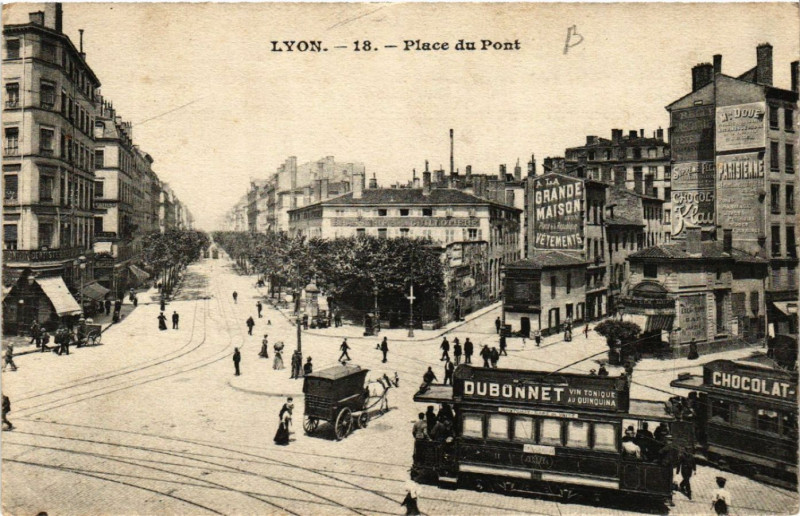 Carte postale ancienne Lyon Place du Pont à Lyon