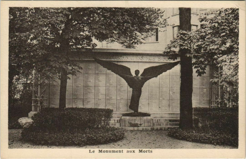 Carte postale ancienne Paris 5e 21, rue Descartes Monument aux Morts à Paris 5e