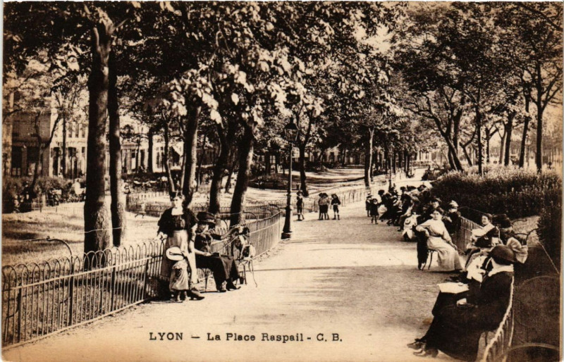 Carte postale ancienne Lyon La Place Raspail à Lyon