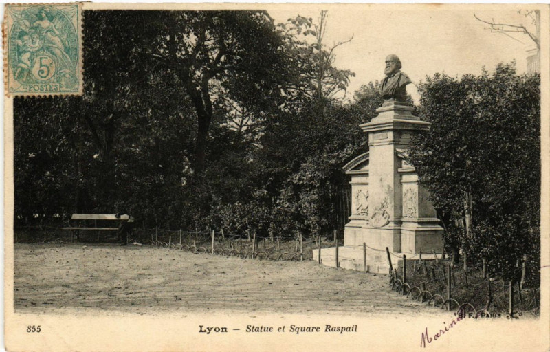Carte postale ancienne Lyon Statue et Square Raspail à Lyon