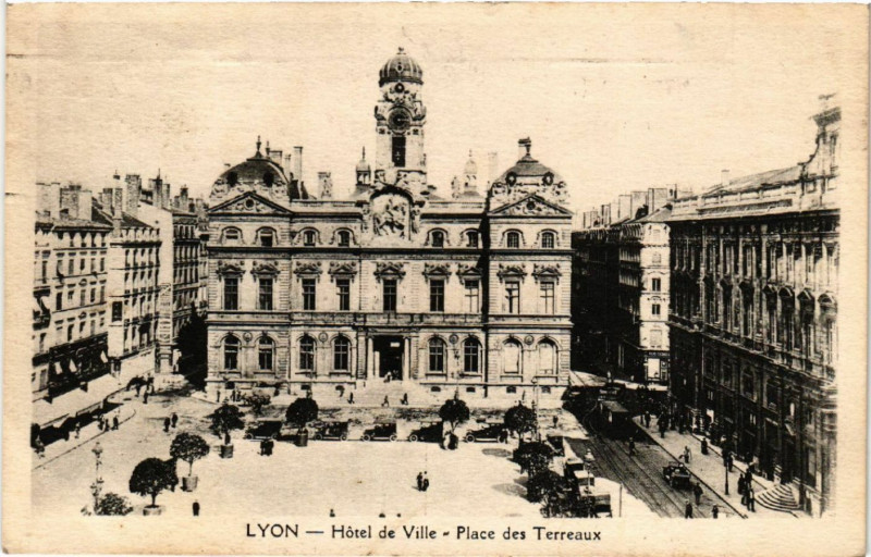 Carte postale ancienne Lyon Hotel de Ville Place des Terreaux à Lyon