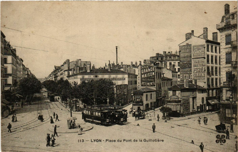 Carte postale ancienne Lyon Place du Pont de la Gullotiere à Lyon