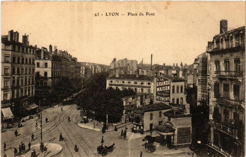 Carte postale ancienne Lyon Place du Pont à Lyon