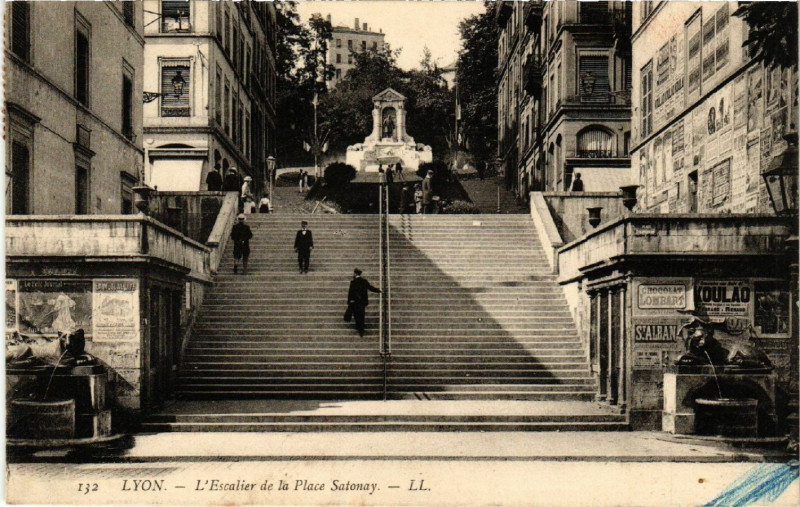 Carte postale ancienne Lyon L'Escalier de la Place Satonay à Lyon