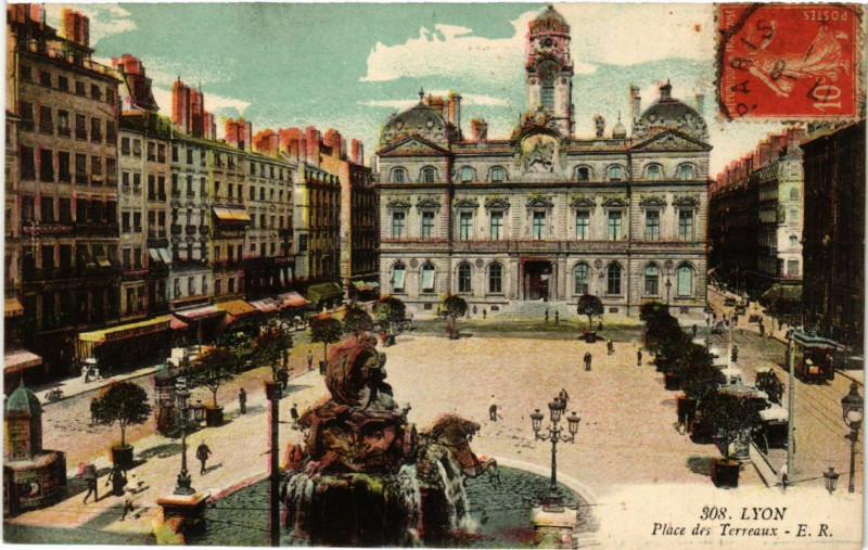 Carte postale ancienne Lyon Place des Terreaux à Lyon