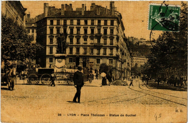 Carte postale ancienne Lyon Place Tholozan Statue de Suchet à Lyon