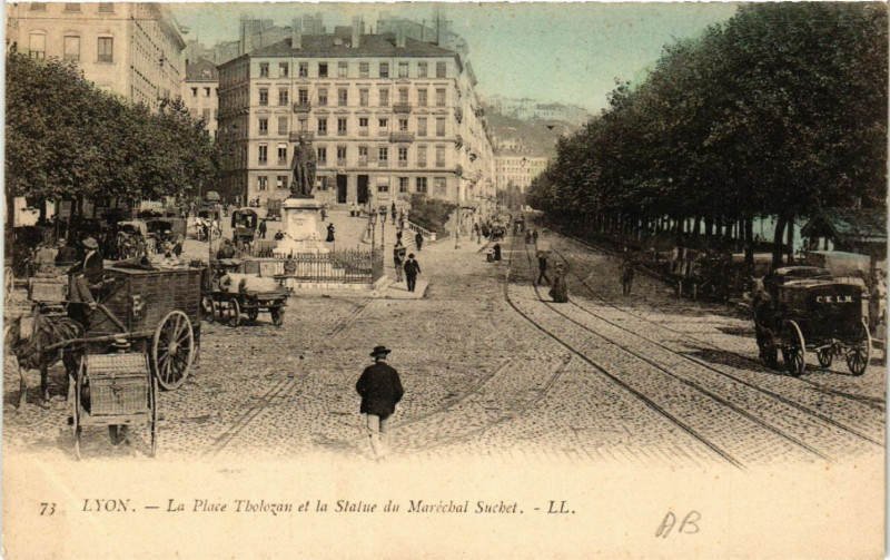 Carte postale ancienne Lyon Place Tholozan et l Statue du Marechal Suchet à Lyon