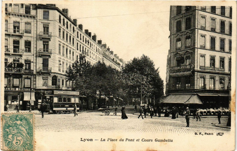 Carte postale ancienne Lyon Place du Pont et Cours Gambetta à Cours
