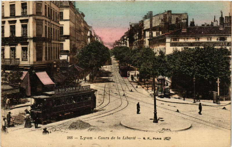 Carte postale ancienne Lyon Cours de la Liberte à Cours