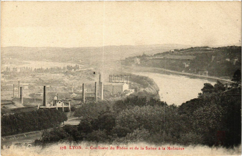 Carte postale ancienne Lyon Confluent du Rhone et de la Saone a la Mulatiere à Lyon