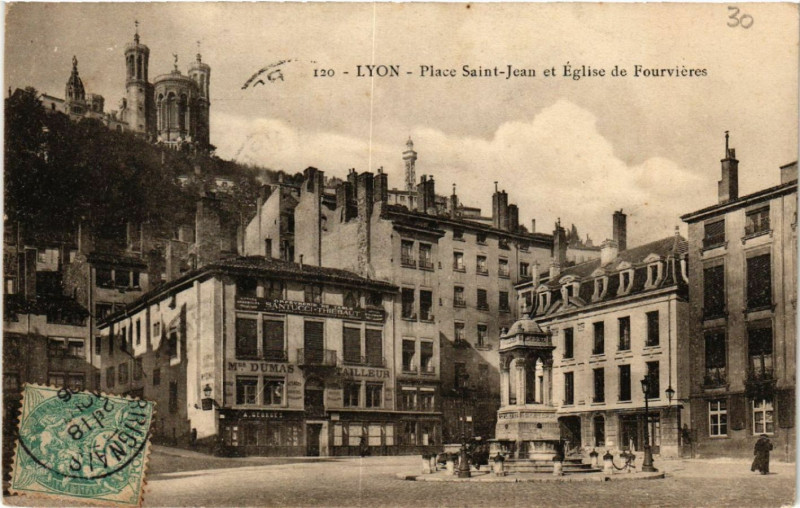 Carte postale ancienne Lyon Place Saint-Jean et Eglise des FOURVIEREs à Lyon