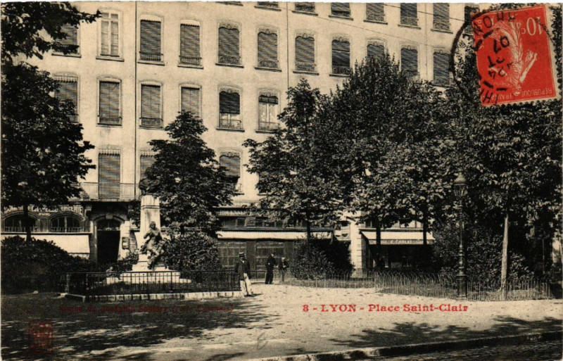 Carte postale ancienne Lyon Place Saint-Clair Statue de Josphin Soulary à Lyon