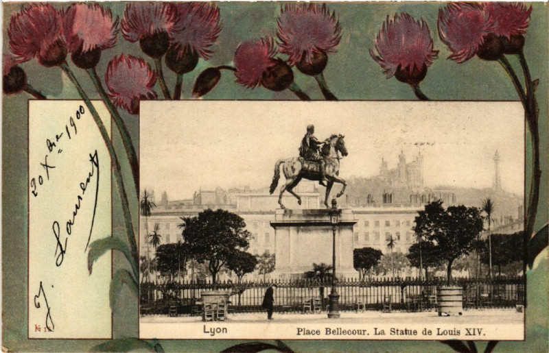 Carte postale ancienne Lyon Place Bellecour La Statue de Louis Xiv à Lyon