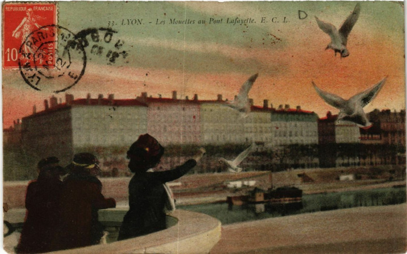 Carte postale ancienne Lyon Les Mouettes au Pont Lafayette à Lyon