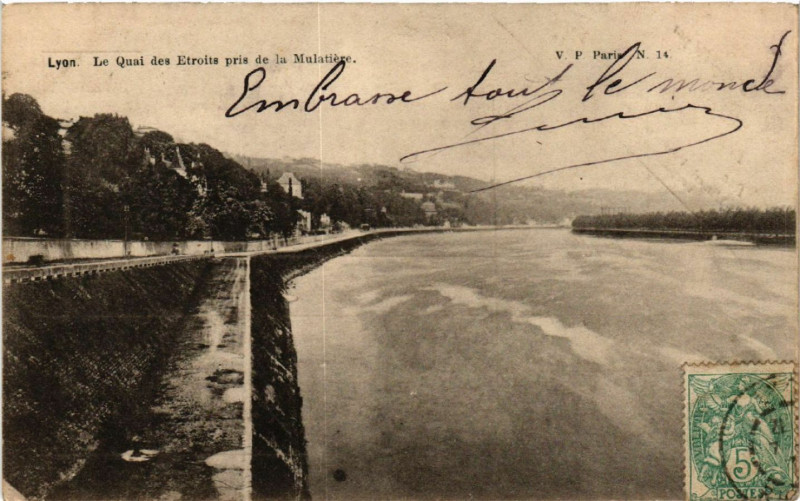 Carte postale ancienne Lyon Le Quai des Etroits pris de la Mulatiere à Lyon